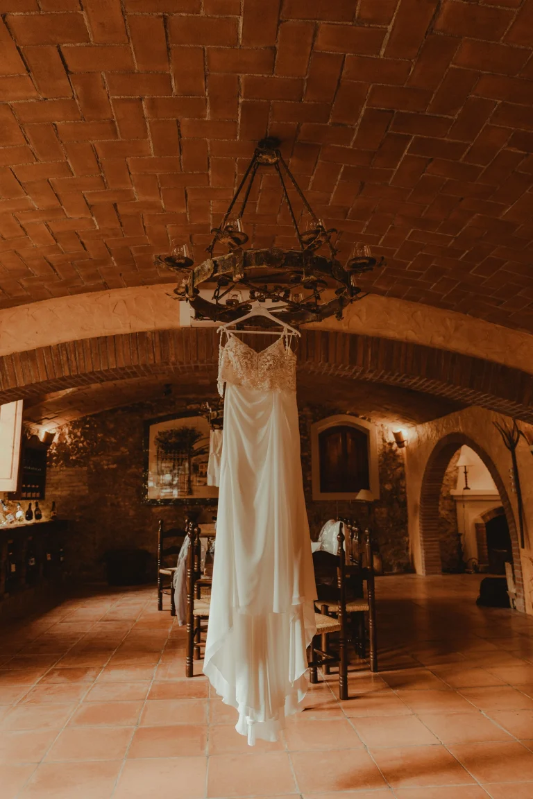 Vestido de novia en reportaje de boda por Grisphoto
